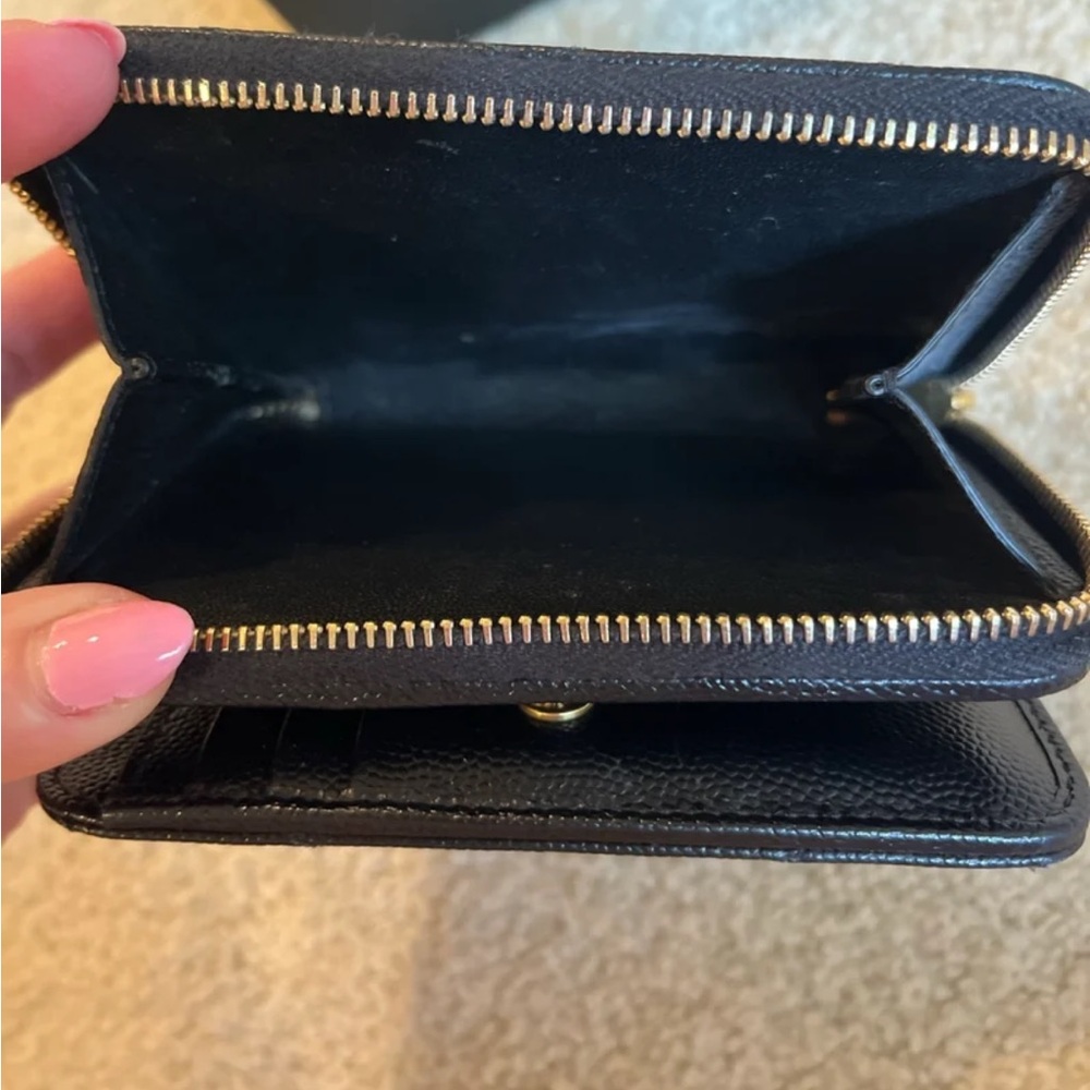 Authentic YSL Saint Laurent Quilted Black Wallet with Gold Monogram - Picture 5 of 8